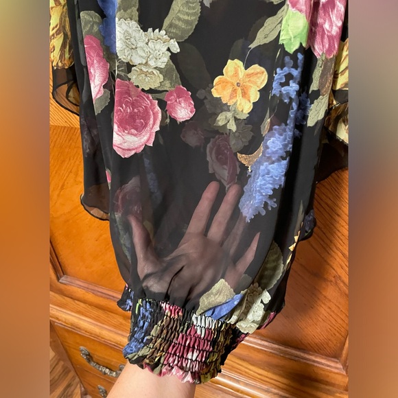 🌺🍃Cold Shoulder Blouse - Picture 9 of 12